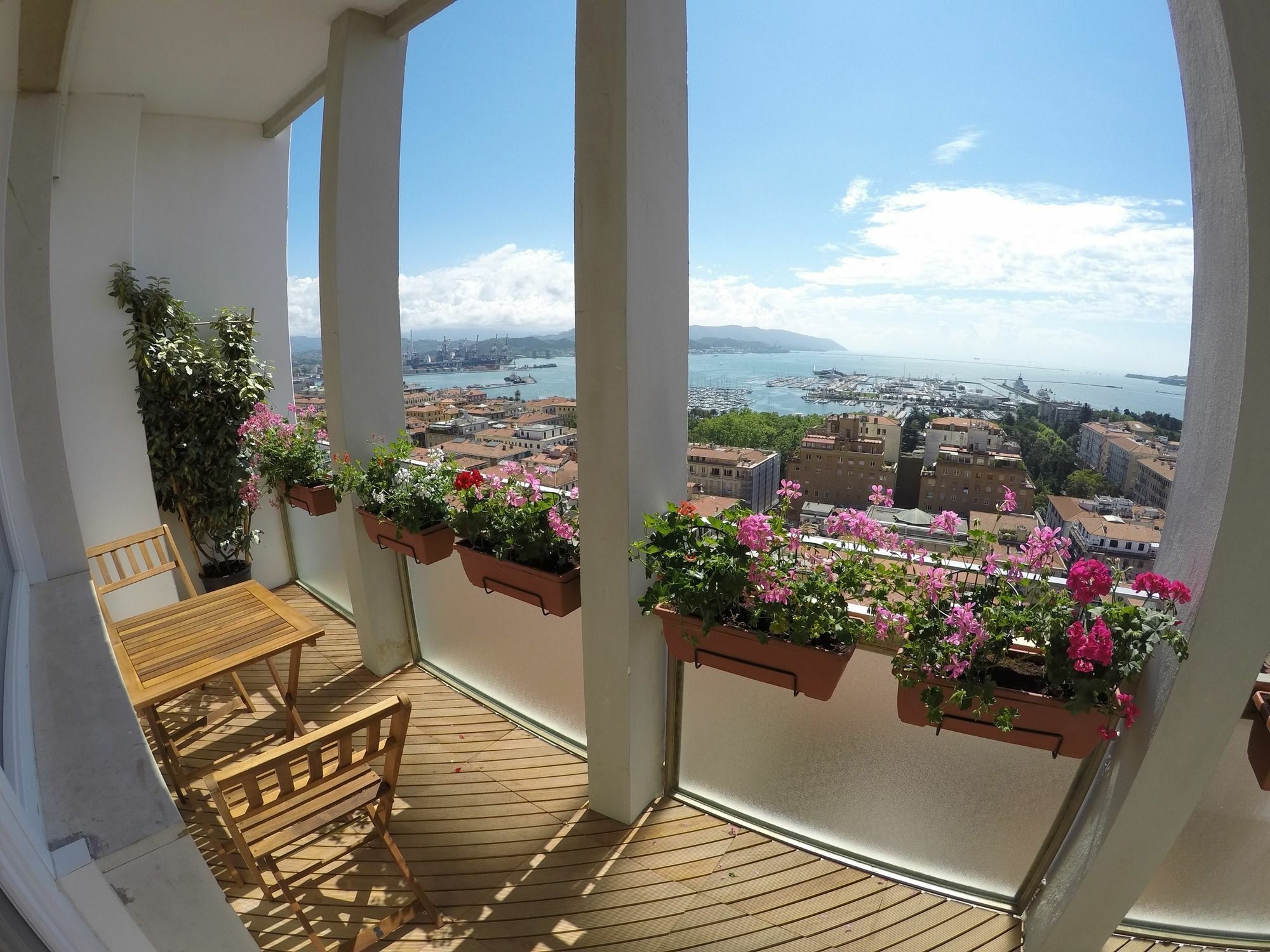 Guesthouse Il Grattacielo Sul Golfo Специя Екстериор снимка